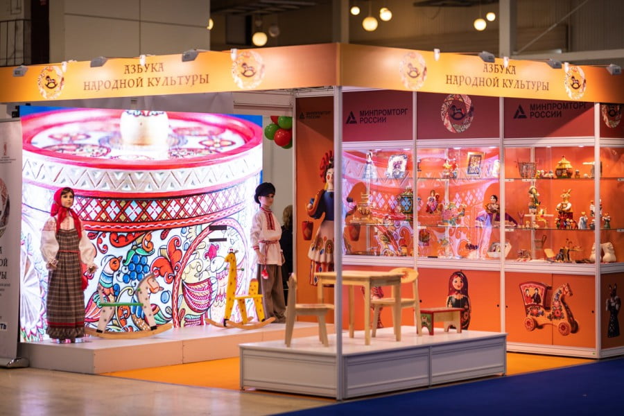 Transfer between Moscow airports and Ladya - Winter Fairy Tale 2019 exhibition