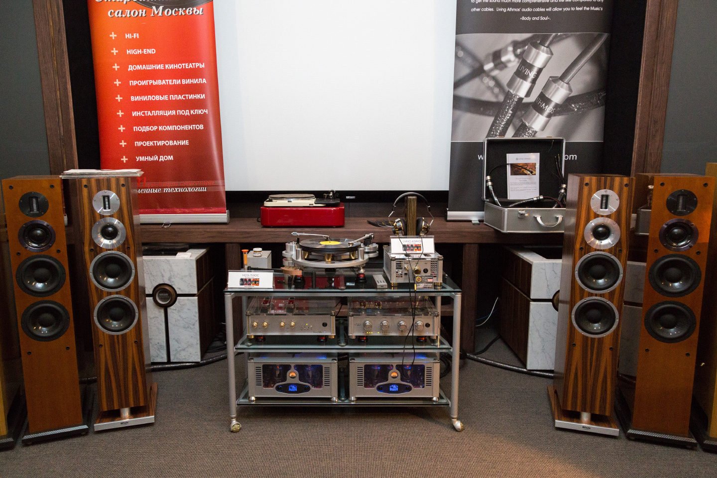 Transfer between the airports of St. Petersburg and the exhibition "C Major Vinyl and Retro Radio Technique 2020"